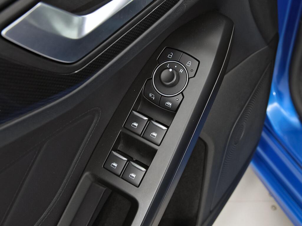 Ford Focus 1.0 Ecoboost MHEV 114kW ST-Line 12