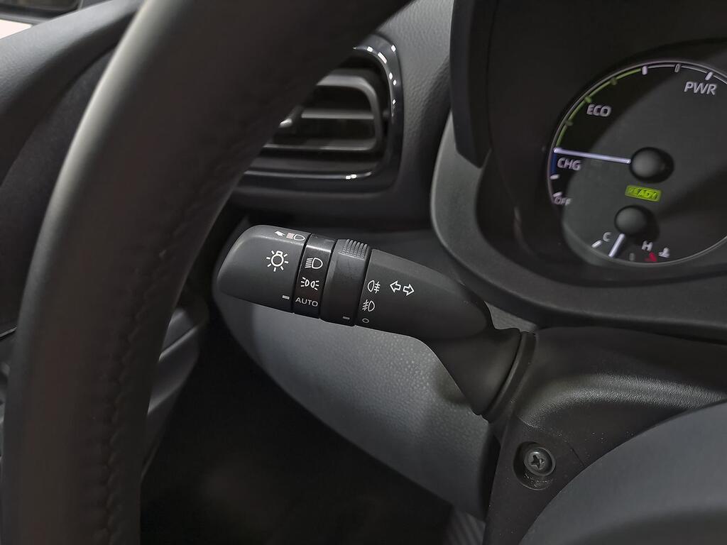 Toyota Yaris 1.5 120H Active Plus 14