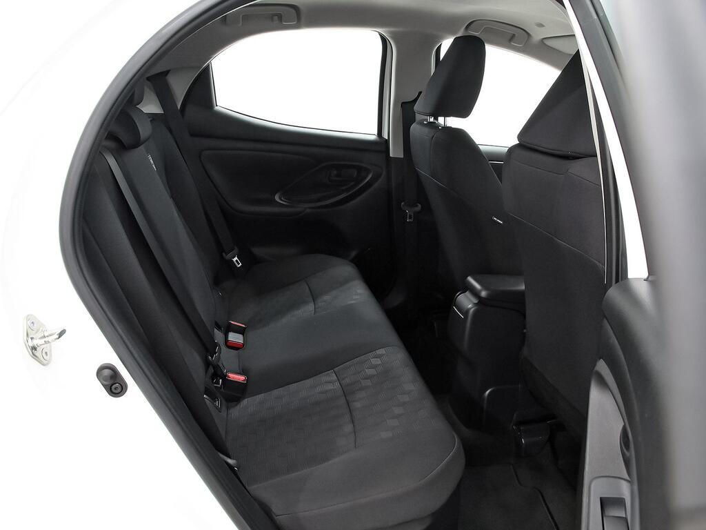 Toyota Yaris 1.5 120H Active Plus 8