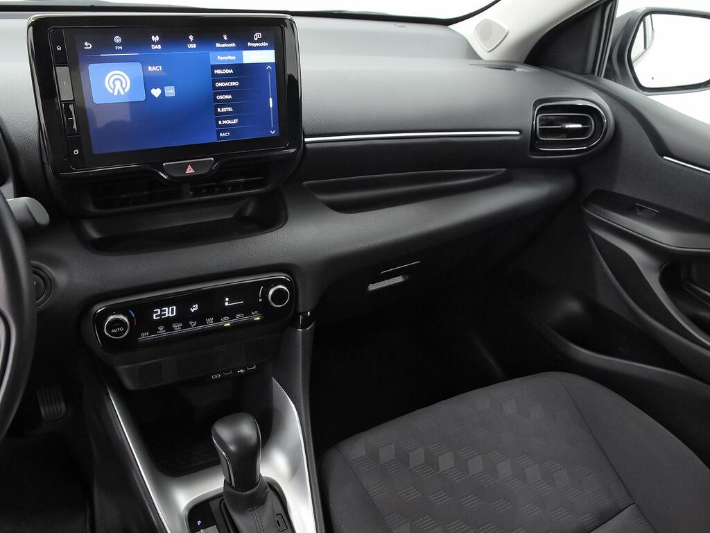 Toyota Yaris 1.5 120H Active Plus 11